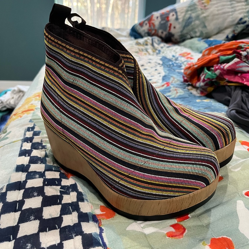 Charleston shoe company stretchy wedges size 37 new